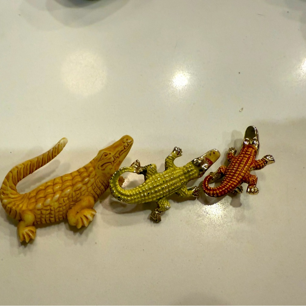 Alligator pins